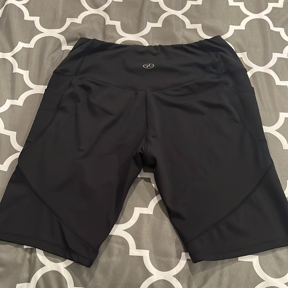 Women’s XL N.Y.L. Biker short with pockets - Picture 2 of 2